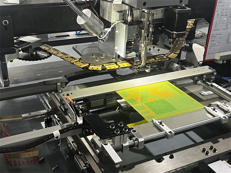 自動(dòng)立式插件機(jī)和手插件成本對(duì)比(圖1)