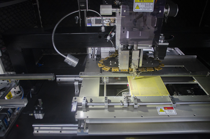 自動立式插件機工作中常見故障解析(圖1)
